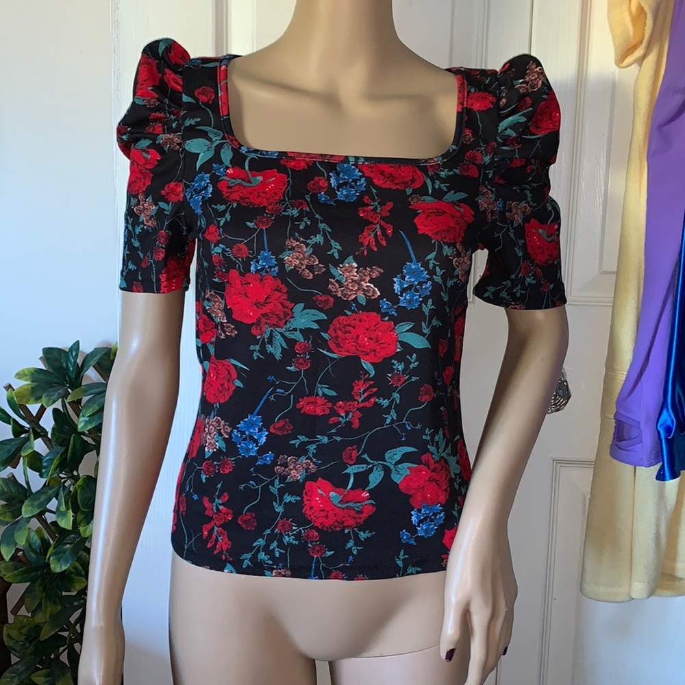 Shein red roses on black puff sleeve tee t-shirt top M